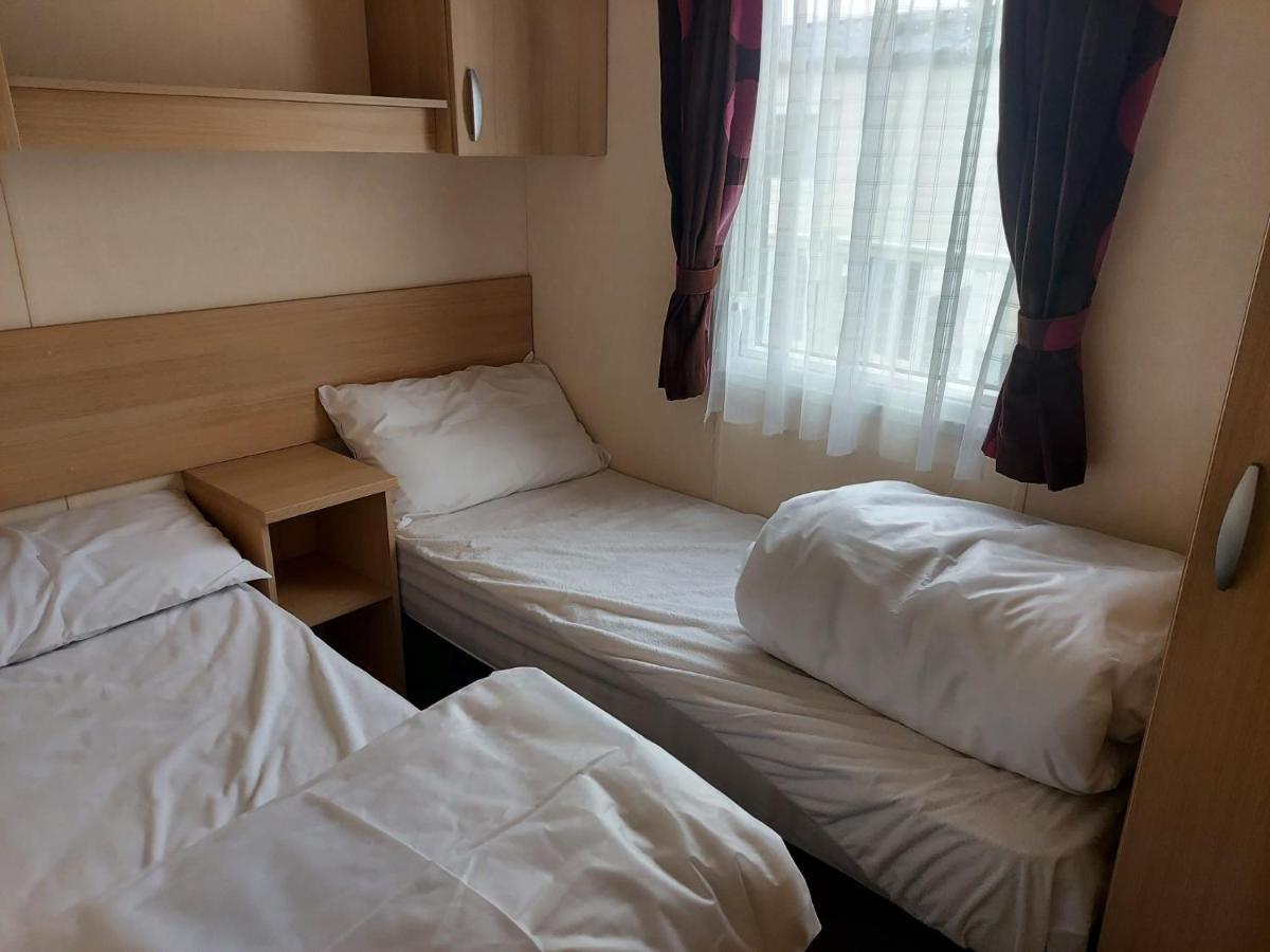 6 Berth Pet Friendly Caravan On Sandy Glade Berrow Bagian luar foto